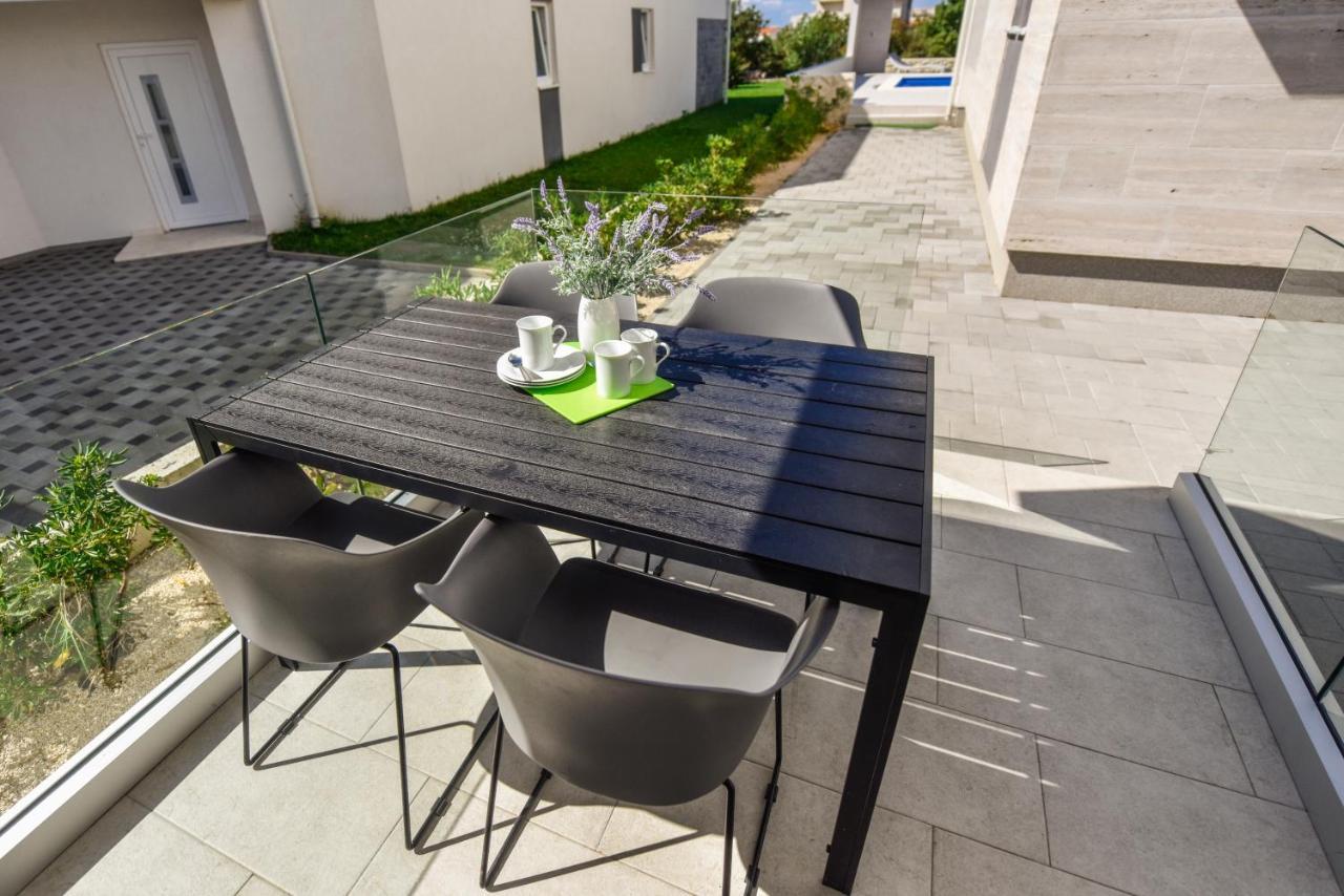 Apartments & Rooms Pool Villas Maris نوفاليا المظهر الخارجي الصورة