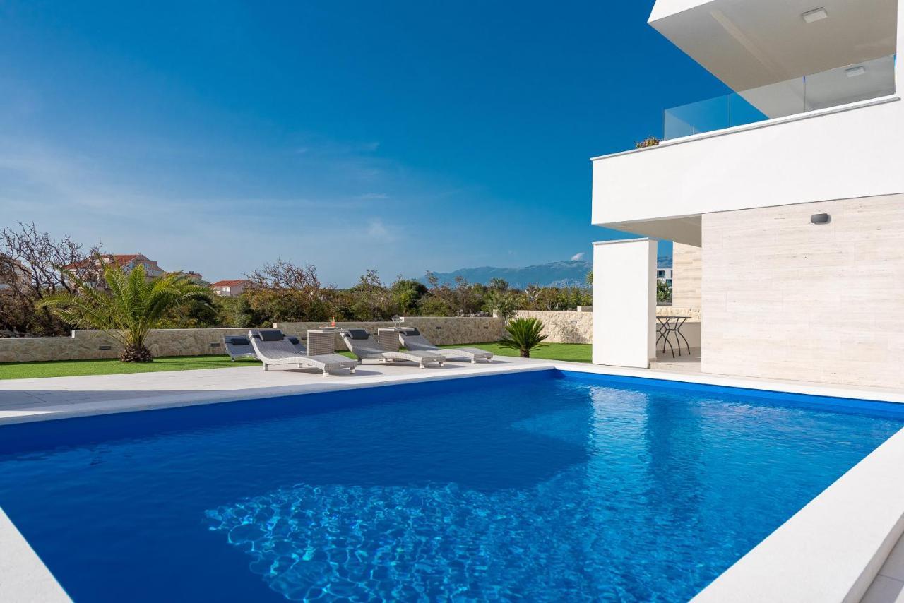 Apartments & Rooms Pool Villas Maris نوفاليا المظهر الخارجي الصورة