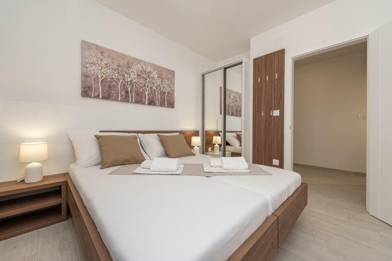 Apartments & Rooms Pool Villas Maris نوفاليا المظهر الخارجي الصورة