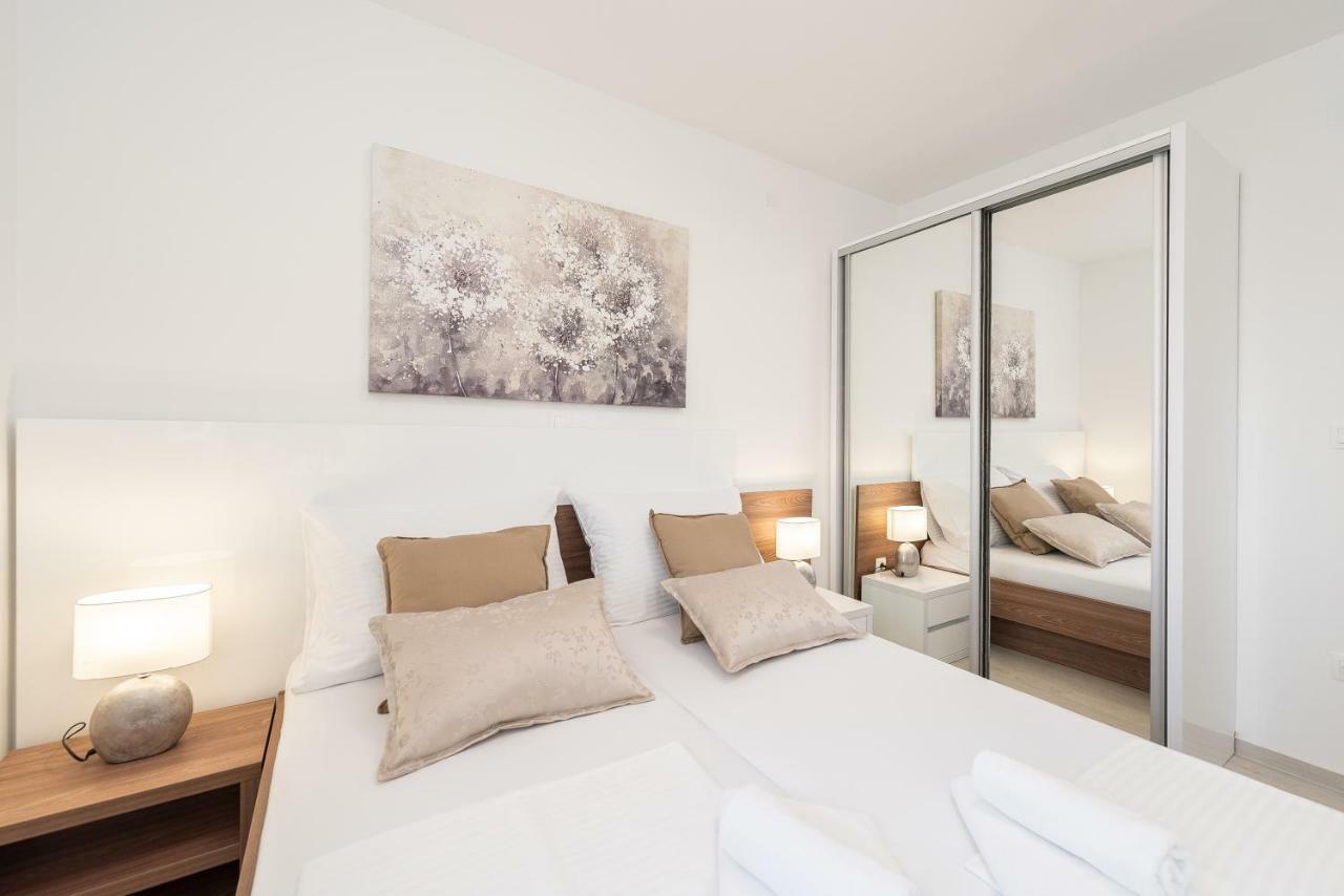 Apartments & Rooms Pool Villas Maris نوفاليا المظهر الخارجي الصورة