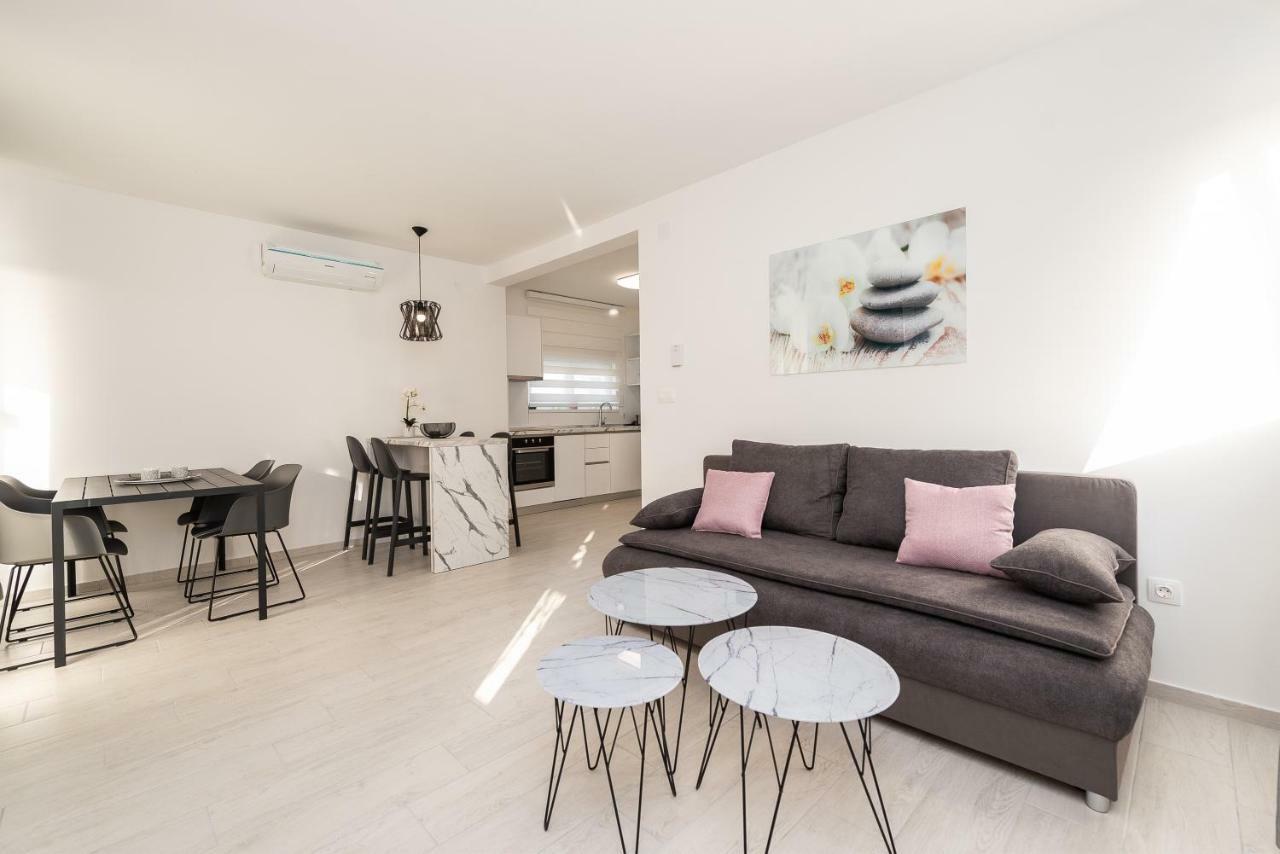 Apartments & Rooms Pool Villas Maris نوفاليا المظهر الخارجي الصورة