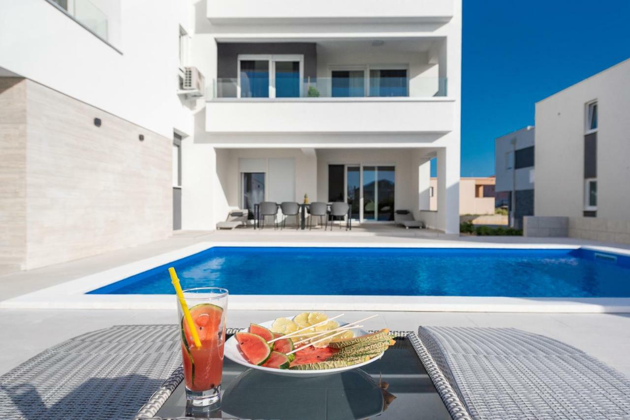 Apartments & Rooms Pool Villas Maris نوفاليا المظهر الخارجي الصورة
