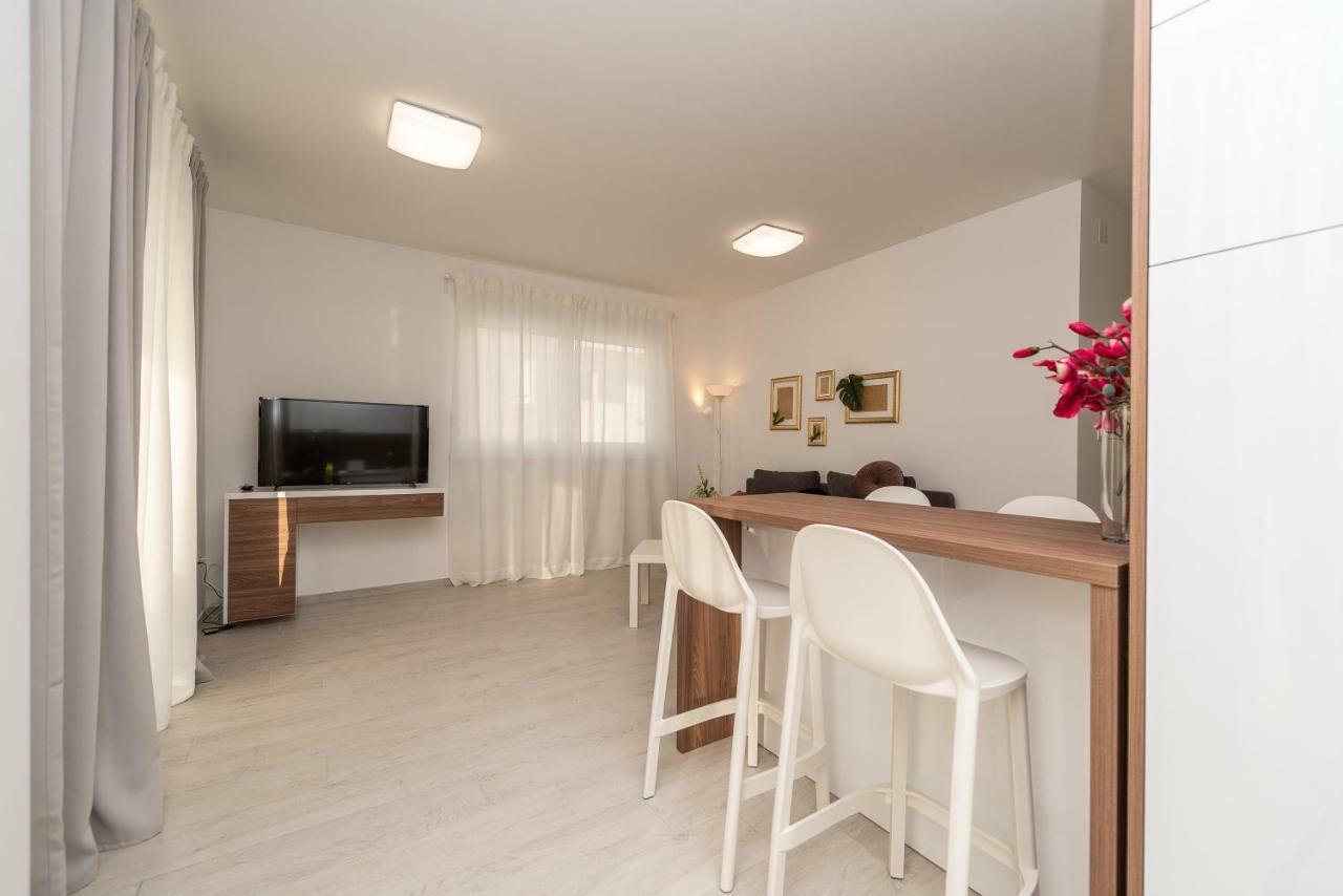 Apartments & Rooms Pool Villas Maris نوفاليا المظهر الخارجي الصورة