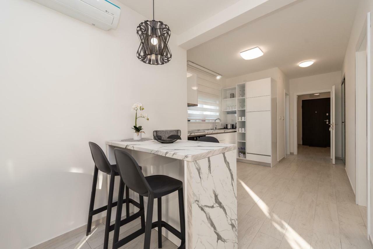 Apartments & Rooms Pool Villas Maris نوفاليا المظهر الخارجي الصورة