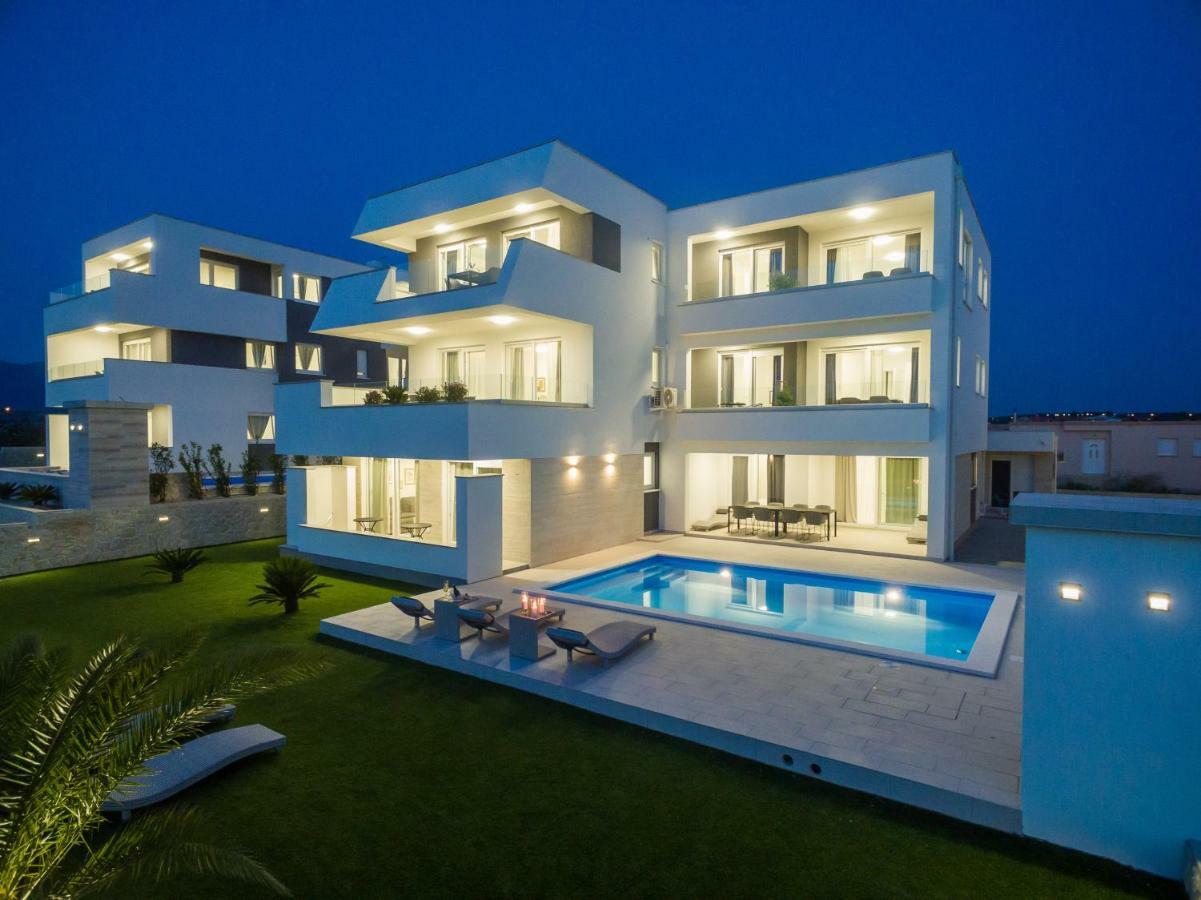 Apartments & Rooms Pool Villas Maris نوفاليا المظهر الخارجي الصورة
