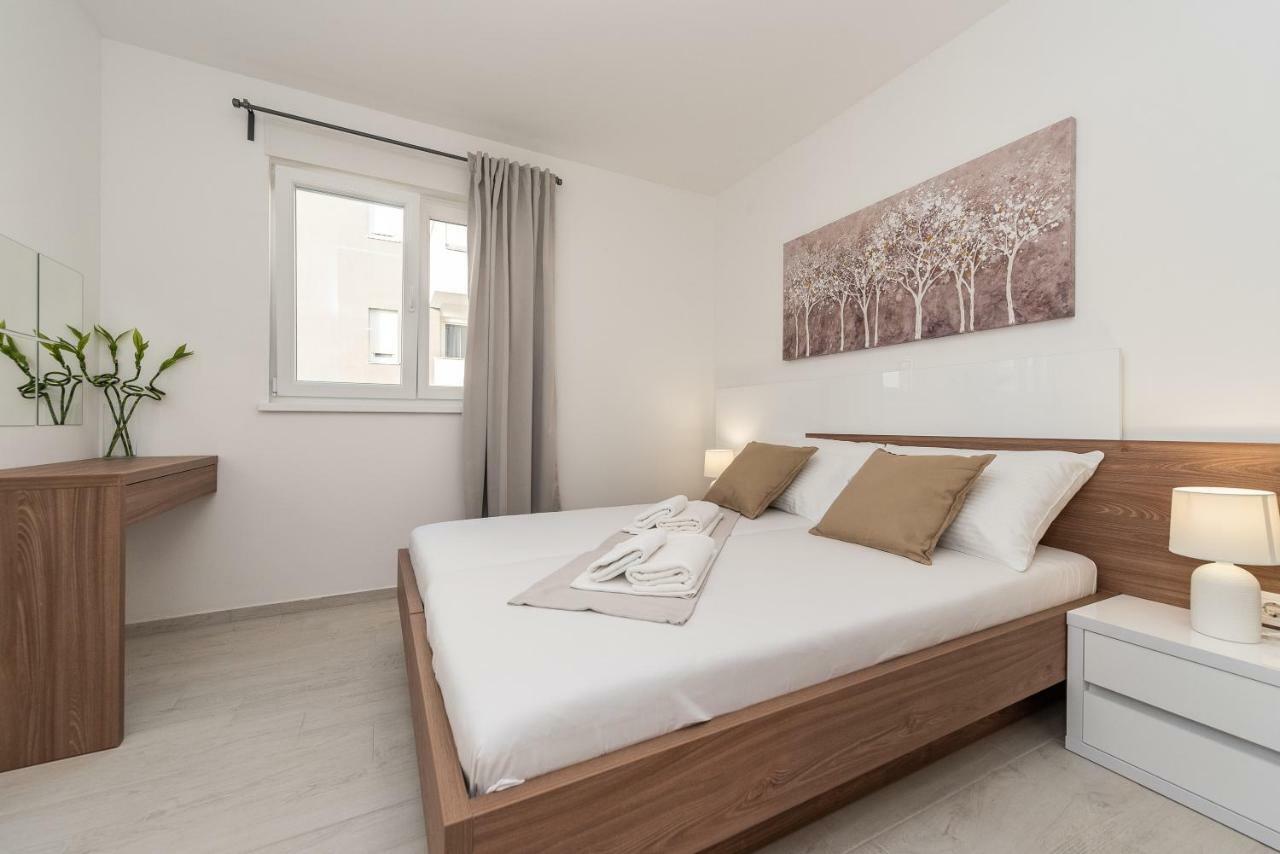 Apartments & Rooms Pool Villas Maris نوفاليا المظهر الخارجي الصورة