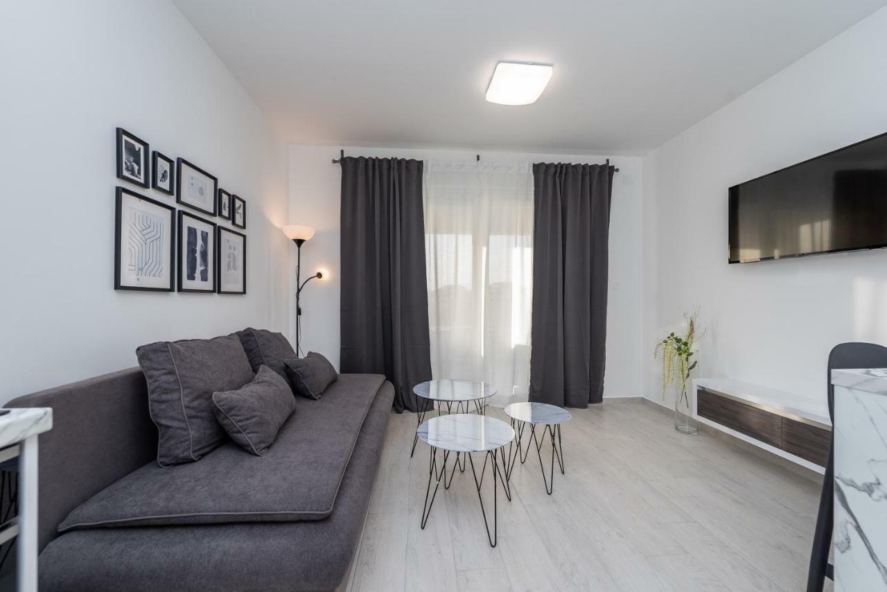 Apartments & Rooms Pool Villas Maris نوفاليا المظهر الخارجي الصورة