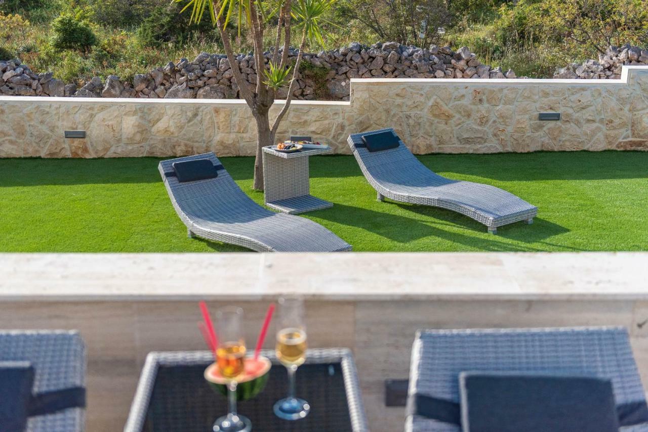 Apartments & Rooms Pool Villas Maris نوفاليا المظهر الخارجي الصورة