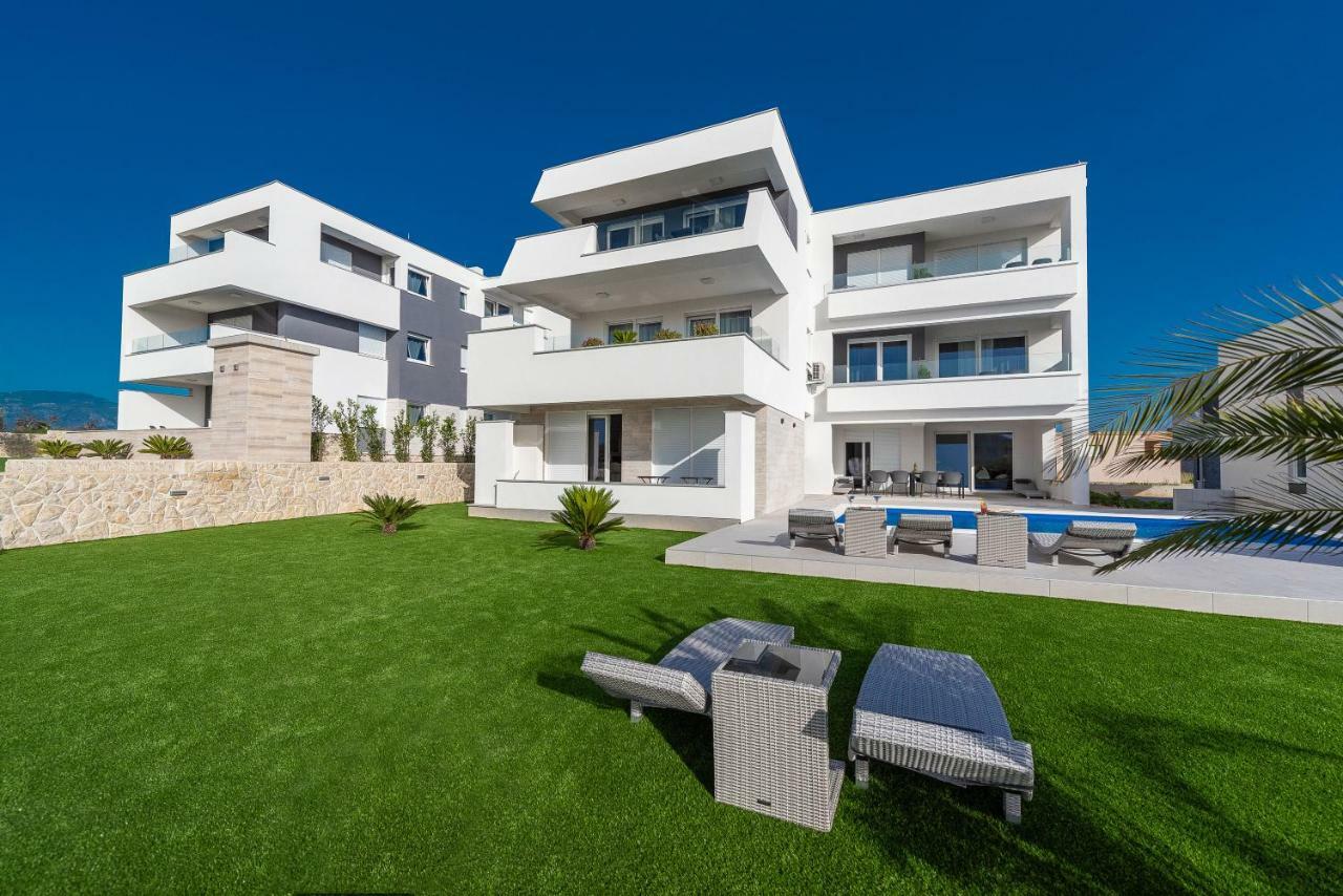 Apartments & Rooms Pool Villas Maris نوفاليا المظهر الخارجي الصورة